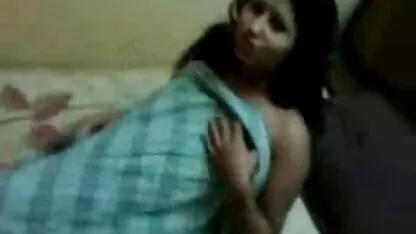 आकर्षक शौकिया सुनहरे बालों इंग्लिश सेक्स मूवी फिल्म वाली लड़की कैम पर हस्तमैथुन करता है