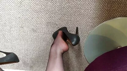 बालों वाली इटालियन मिल्फ इसाबेला कार्यालय में स्ट्रिप्स नीचे सेक्सी बीएफ इंग्लिश फिल्म